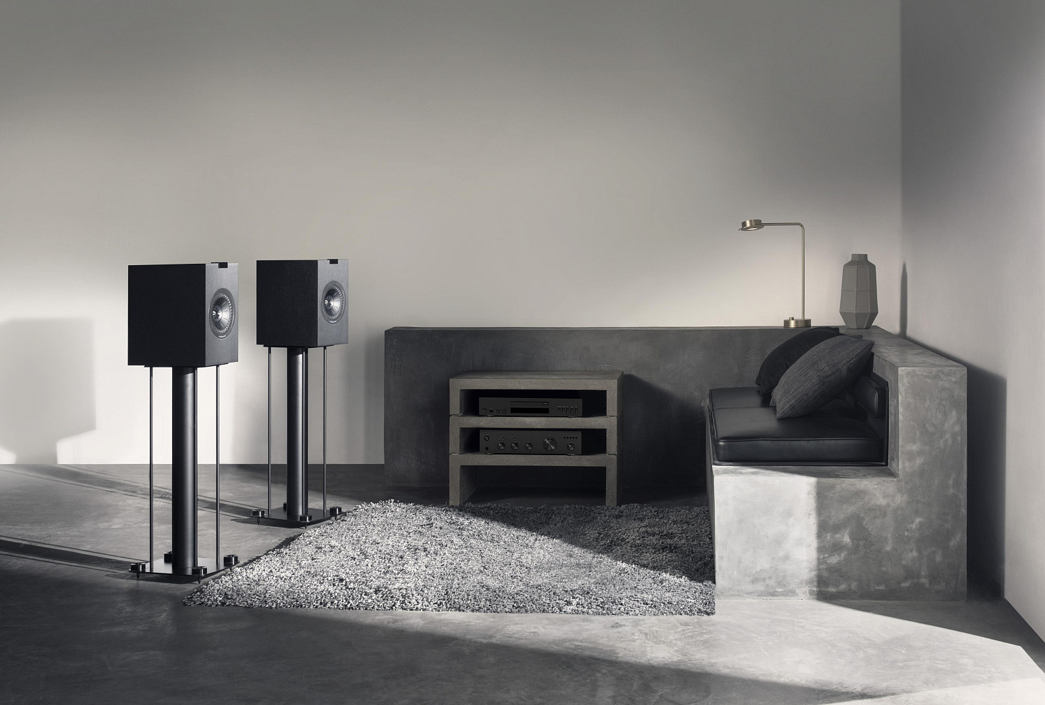 Полочная акустика KEF Q350 Satin Black