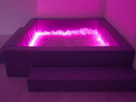 Сухой бассейн с шариками и RGB-подсветкой 140х140 см