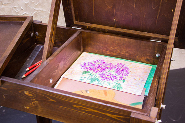 Темный Арландо: наклонный стол для рисования в темной тонировке