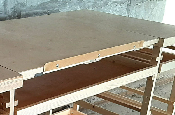 Большой художественный стол Родриго