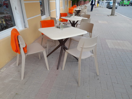 Пластиковый стол SHT-TU30/TT30 83/83 бежевый/коричневый