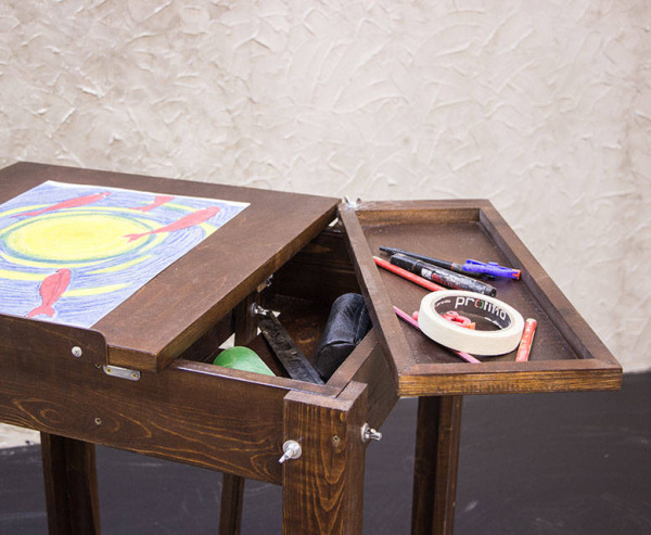 Темный Арландо: наклонный стол для рисования в темной тонировке