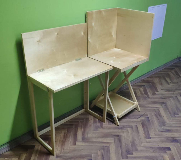 Стол для натюрмортов с двумя угловыми планшетами Натан